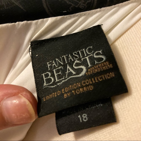 NWOT FANTASTIC BEASTS LIMITED EDITION DRESS SIZE18 - Picture 7 of 14